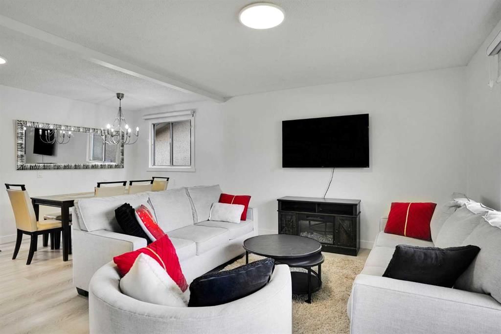 3935 14 Avenue NE, Calgary — photo 4 of 43