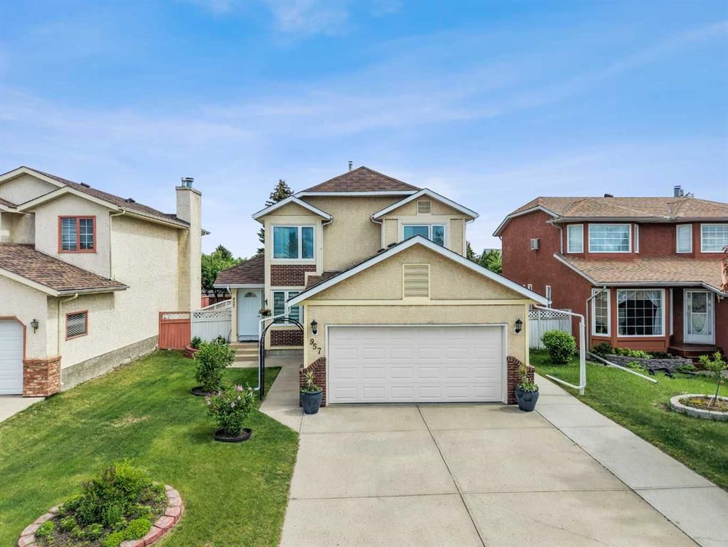957 Applewood Drive SE, Calgary — main listing photo