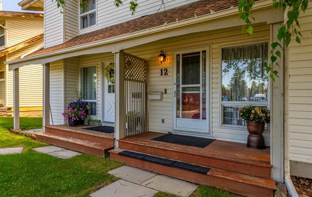 12 Woodhill Road SW, Calgary — photo 2 of 30