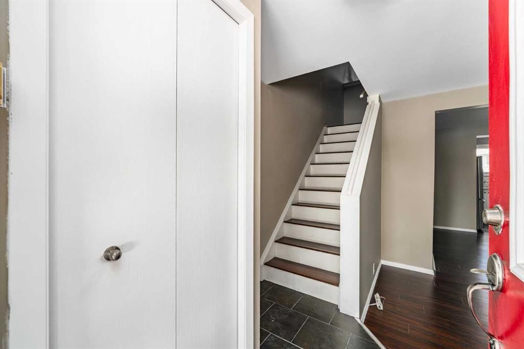 12 Woodhill Road SW, Calgary — photo 4 of 30