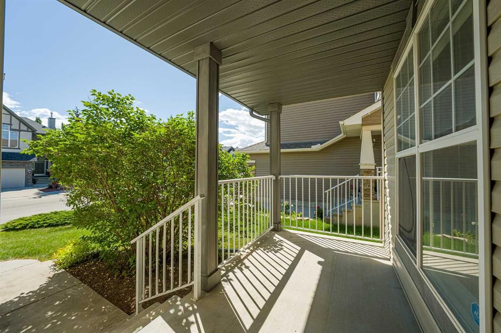 63 Cougartown Close SW, Calgary — photo 2 of 40