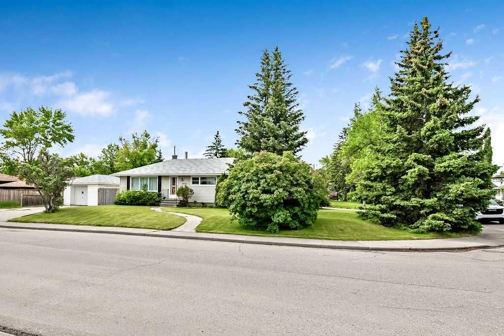 3807 25 Avenue SW, Calgary — photo 2 of 38