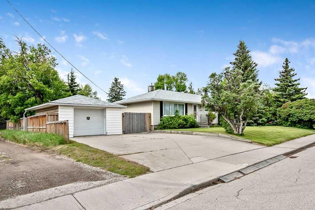 3807 25 Avenue SW, Calgary — photo 3 of 38