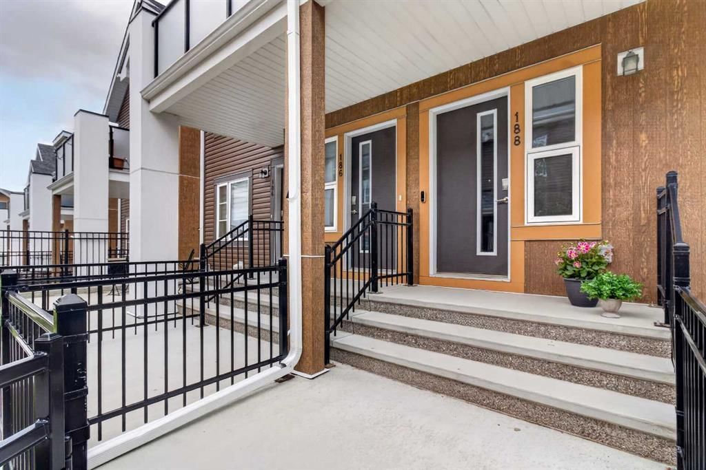 188 Livingston Common NE, Calgary — photo 2 of 39