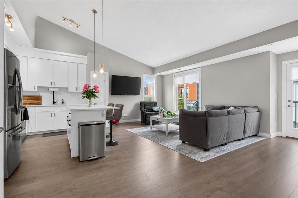 188 Livingston Common NE, Calgary — photo 5 of 39