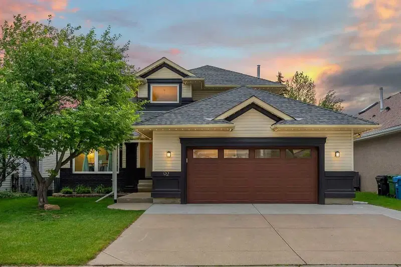 92 Douglas Woods Grove SE, Calgary — main listing photo