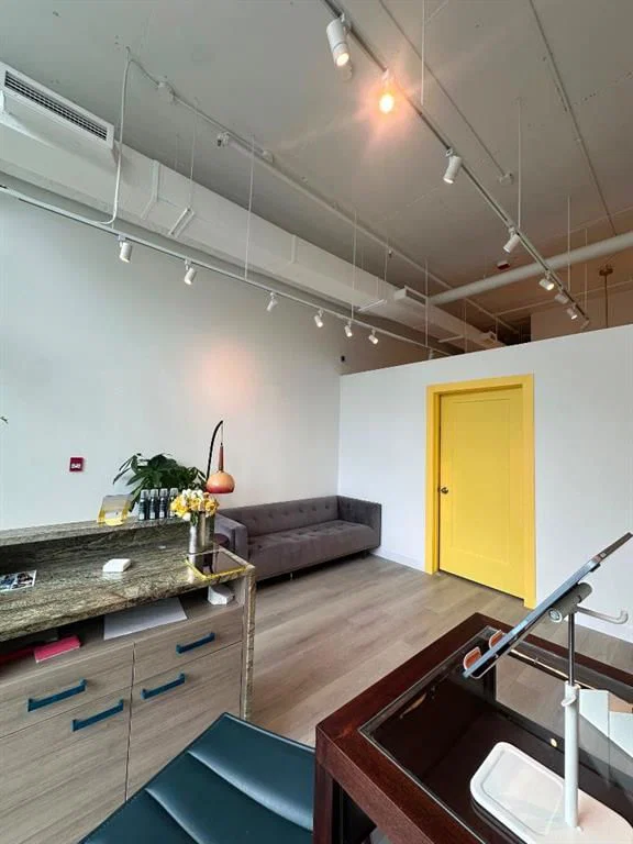 4535 Bowness Road NW, Calgary — photo 5 of 5