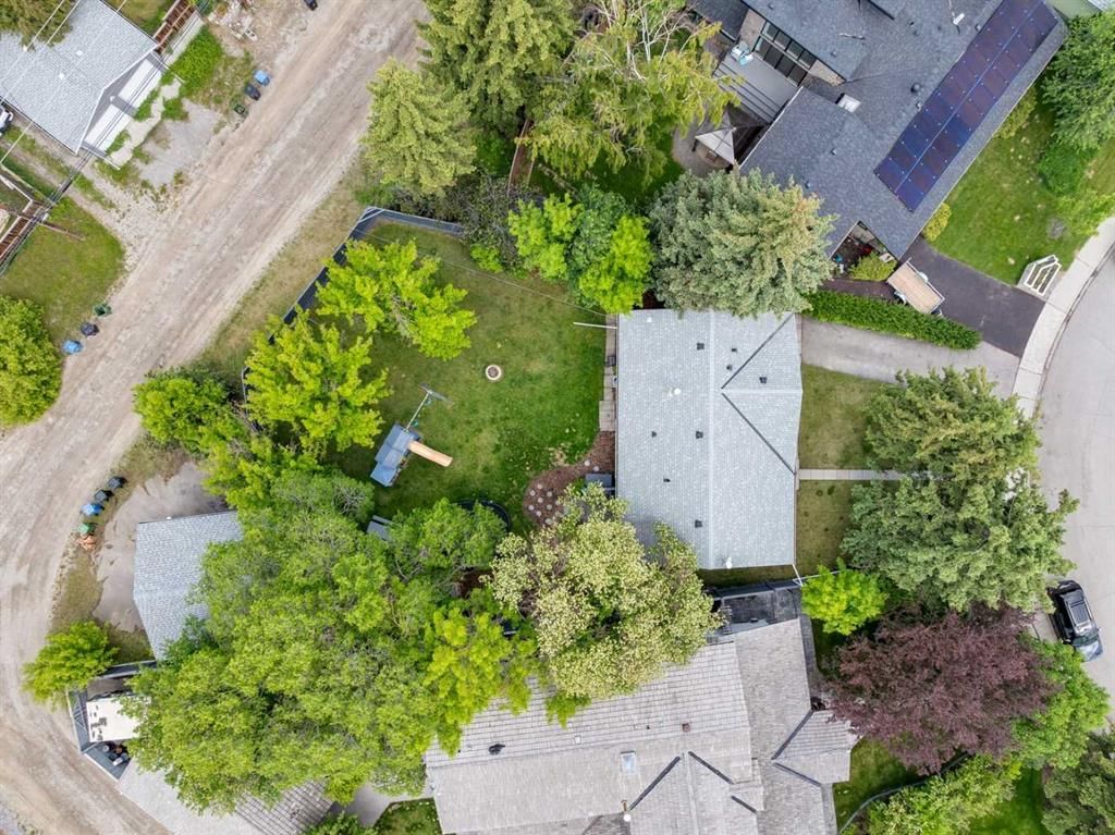 116 Gloucester Crescent SW, Calgary — photo 2 of 50