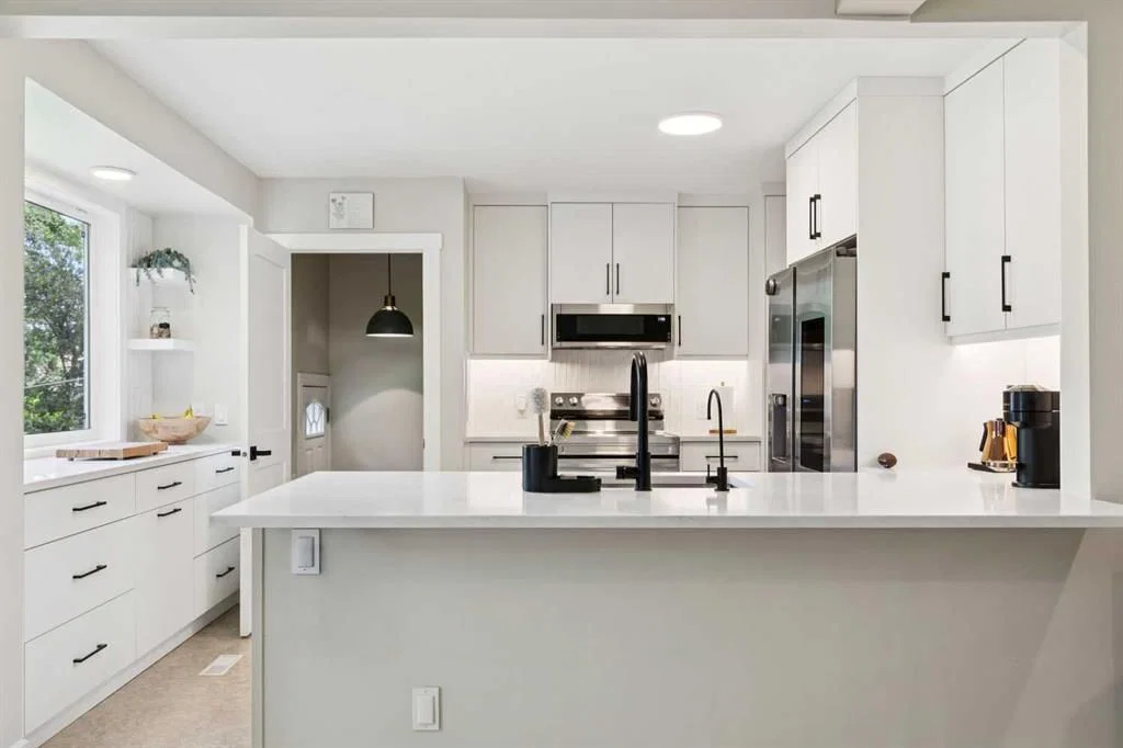 116 Gloucester Crescent SW, Calgary — photo 4 of 50