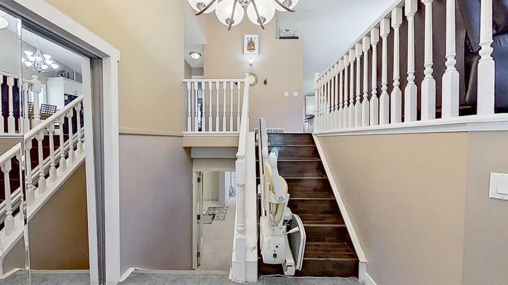 109 Edgebrook Gardens NW, Calgary — photo 3 of 39