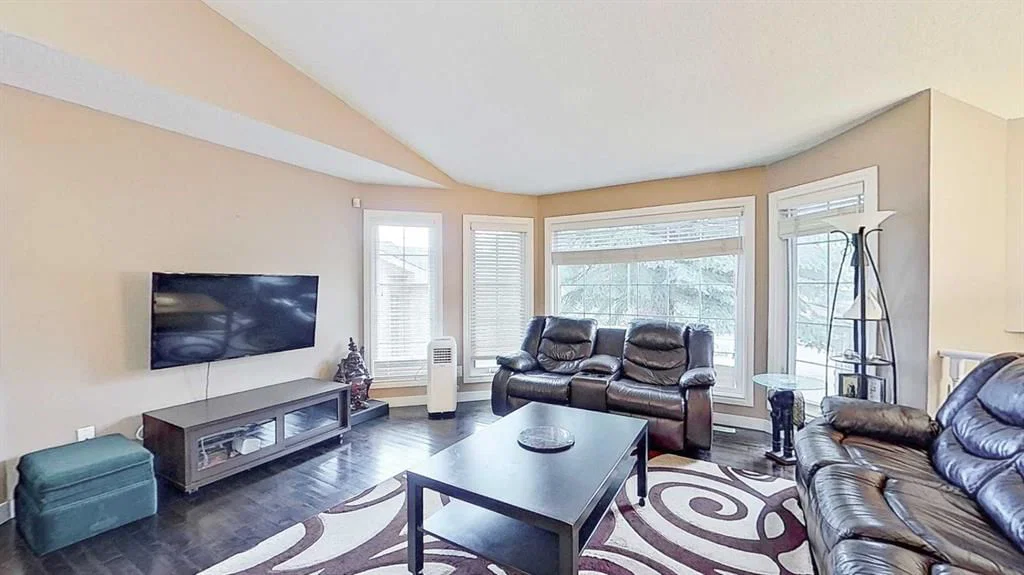 109 Edgebrook Gardens NW, Calgary — photo 4 of 39