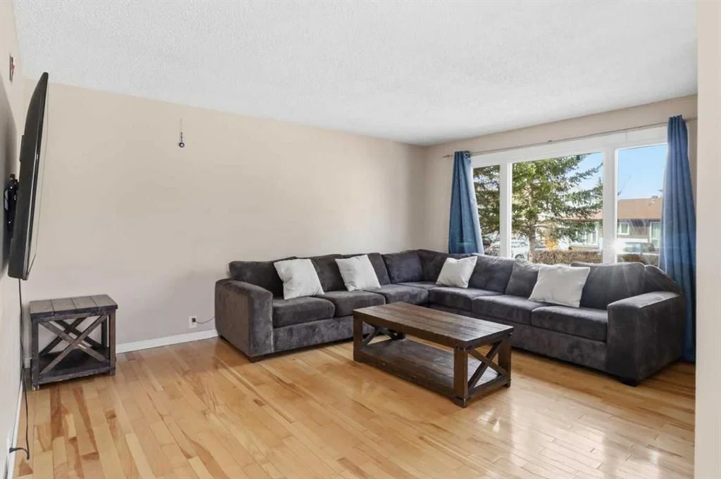 85 Abergale Close NE, Calgary — photo 4 of 23
