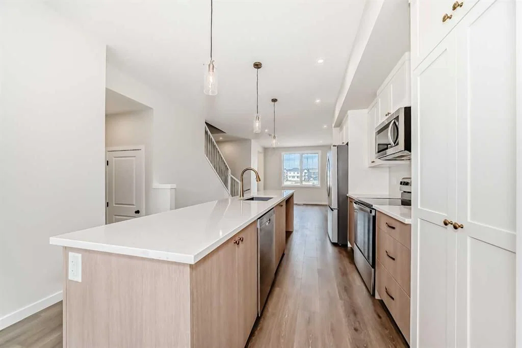 281 Heirloom Way SE, Calgary — photo 4 of 38