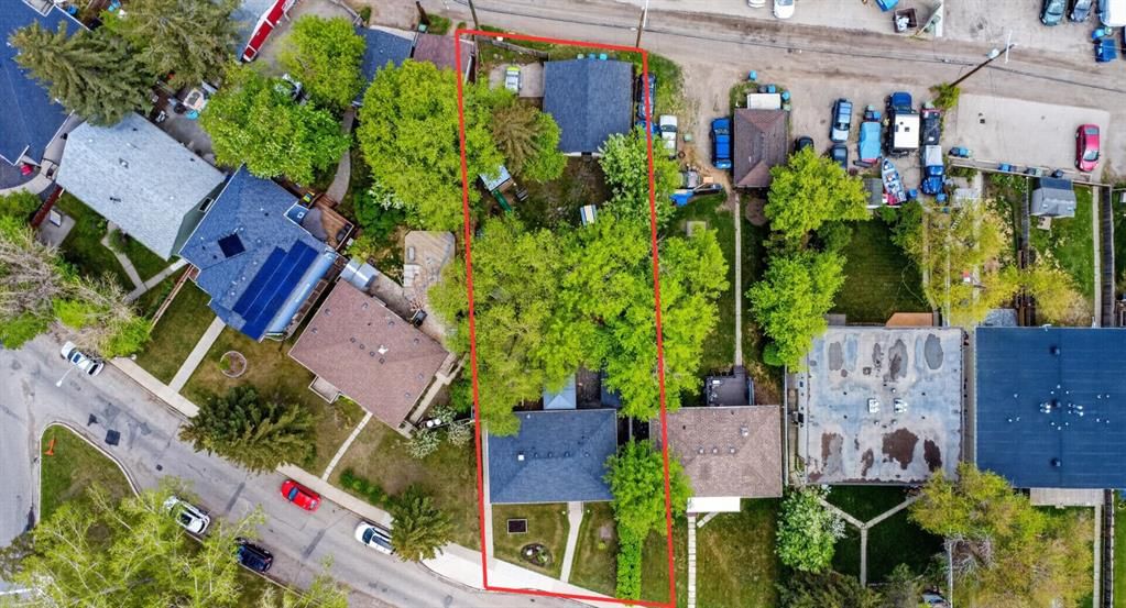 6132 33 Avenue NW, Calgary — photo 2 of 41