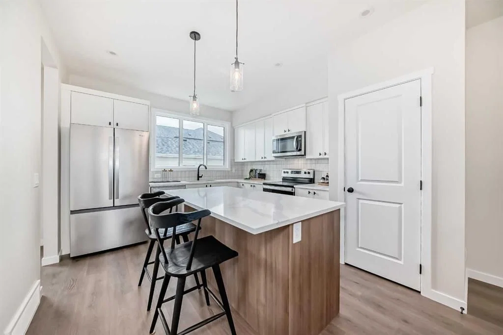 261 Heirloom Way SE, Calgary — photo 3 of 41