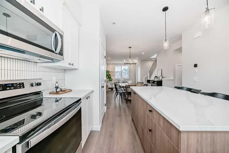 261 Heirloom Way SE, Calgary — photo 5 of 41