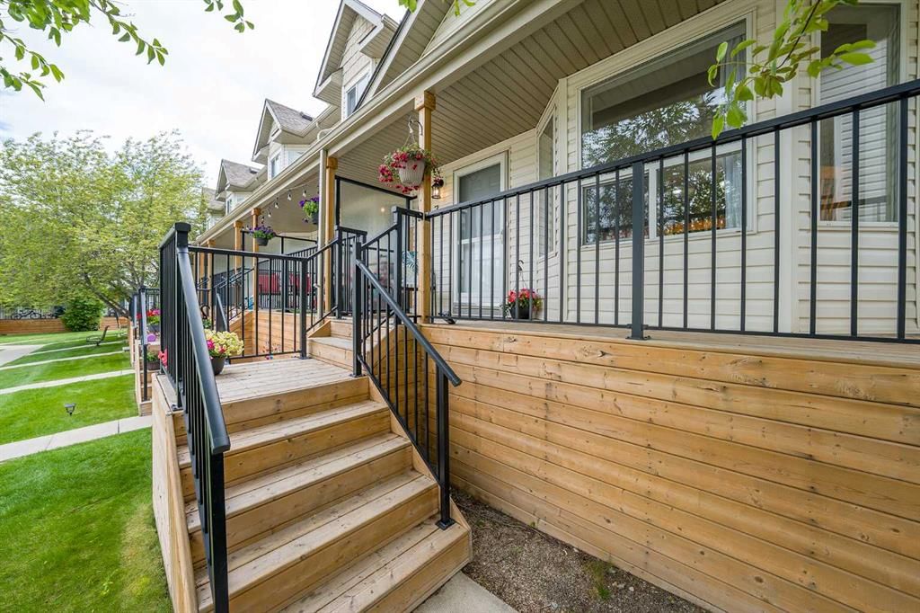 73 Hidden Valley Villas NW, Calgary — photo 3 of 40