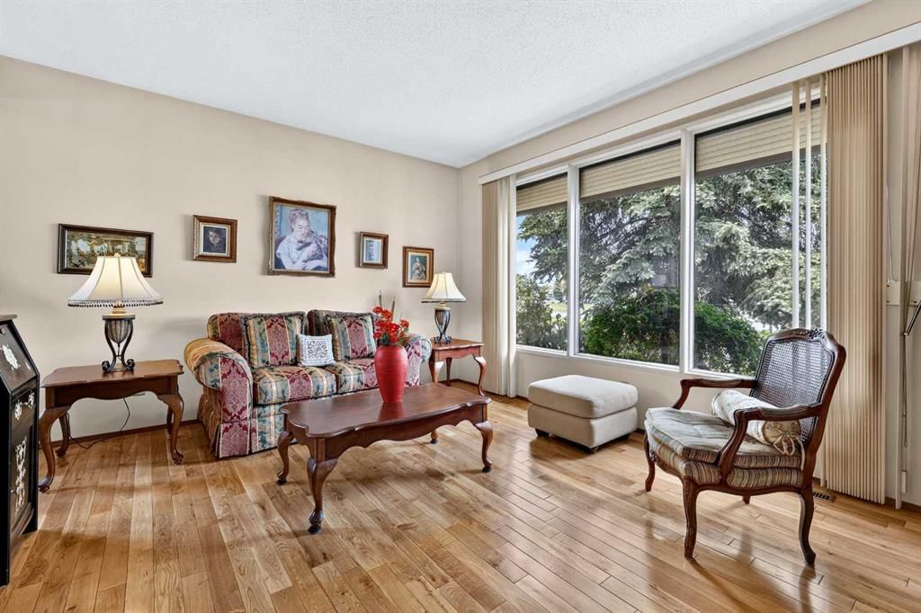 296 Templeton Circle NE, Calgary — photo 4 of 50