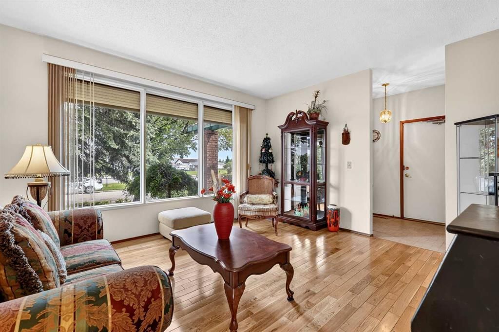 296 Templeton Circle NE, Calgary — photo 5 of 50