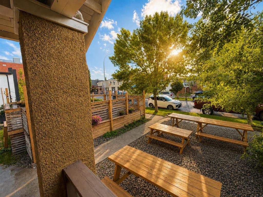 204 7A Street NE, Calgary — photo 5 of 25