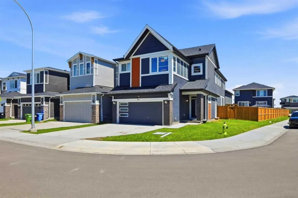 114 Corner Meadows Grove NE, Calgary — main listing photo