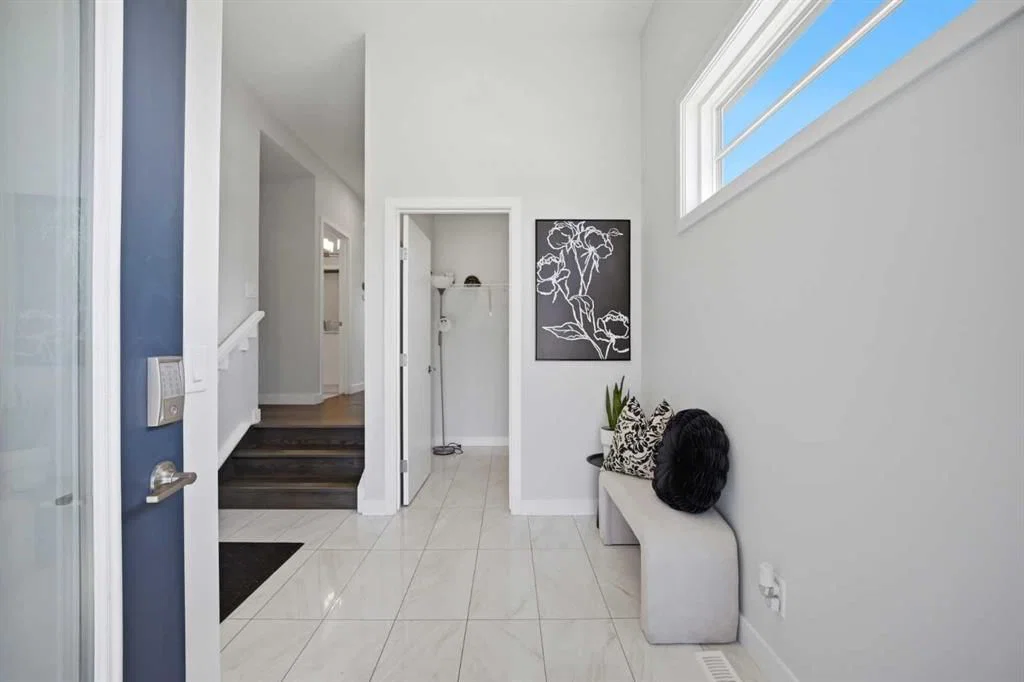 114 Corner Meadows Grove NE, Calgary — photo 4 of 49