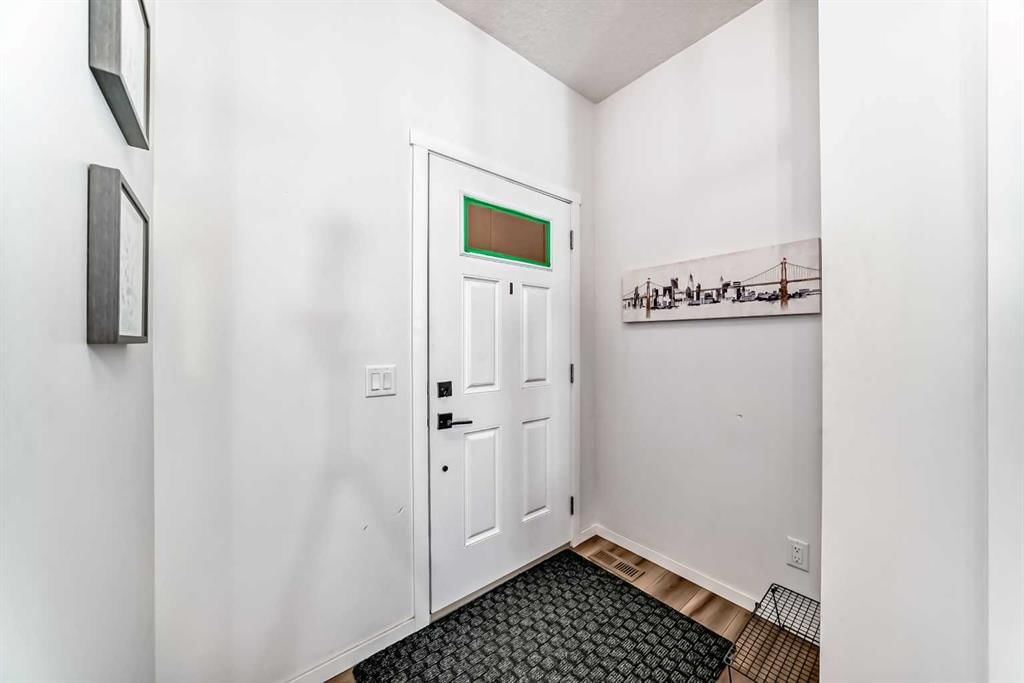 91 Walcrest Way SE, Calgary — photo 3 of 41