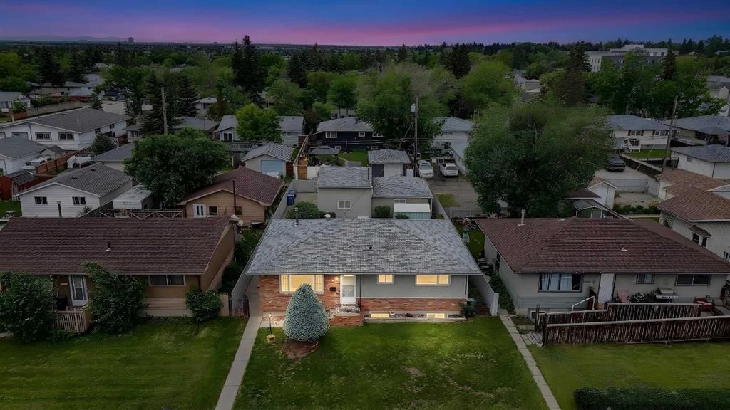 7435 25 Street SE, Calgary — main listing photo