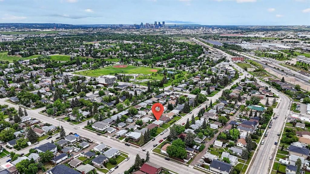 7435 25 Street SE, Calgary — photo 4 of 50