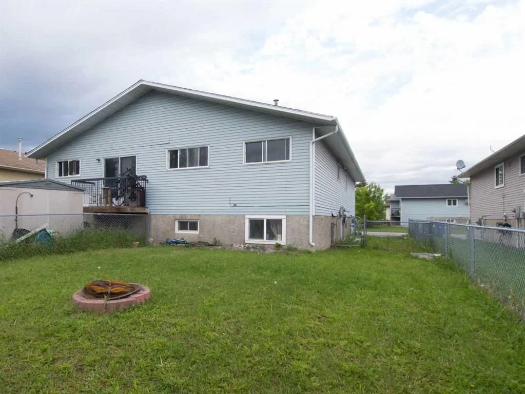 196 Fonda Drive SE, Calgary — photo 3 of 34