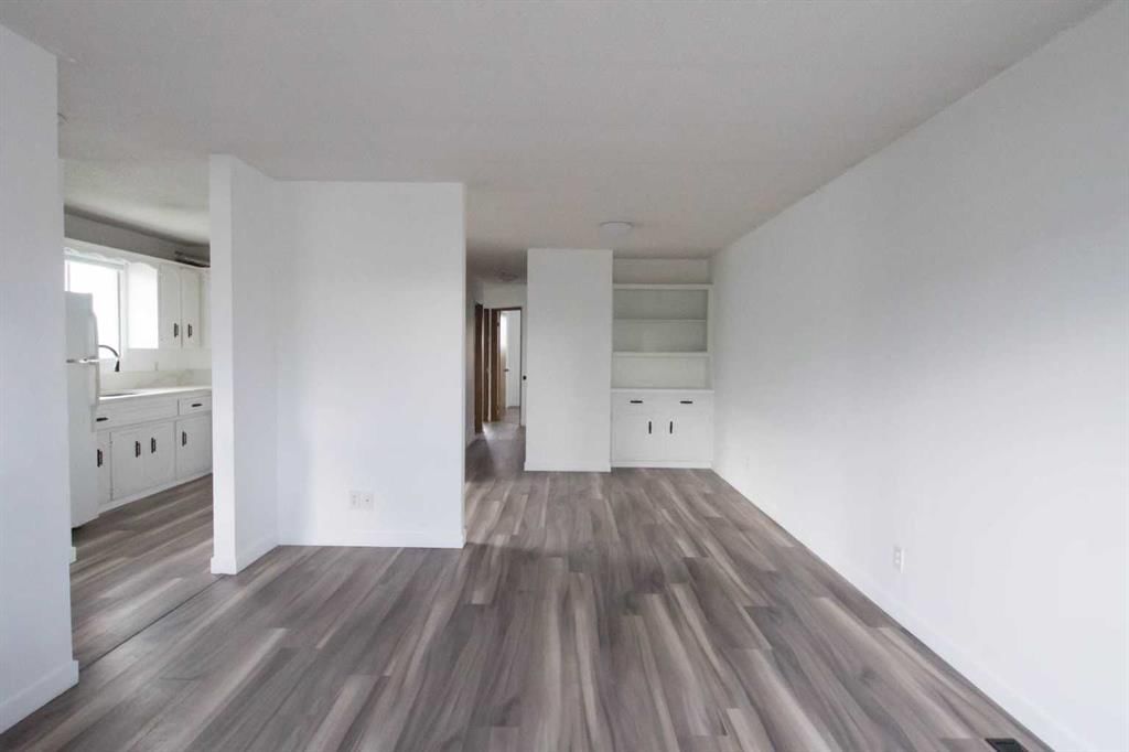 196 Fonda Drive SE, Calgary — photo 5 of 34