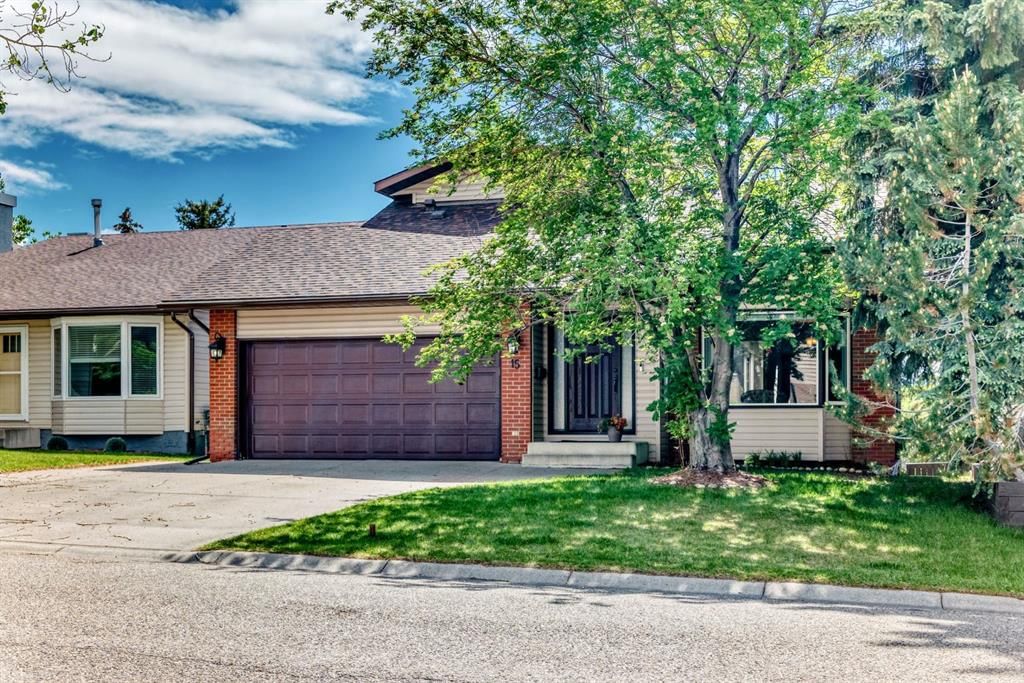 15 Hawkcliff Way NW, Calgary — photo 2 of 49