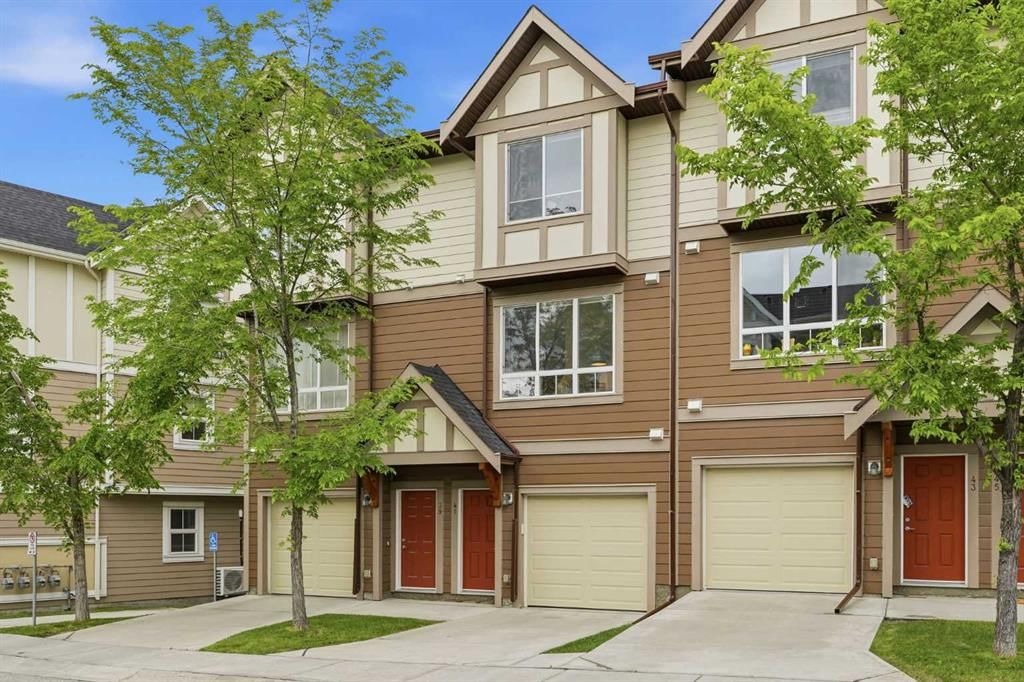41 Sherwood Lane NW, Calgary — photo 3 of 42