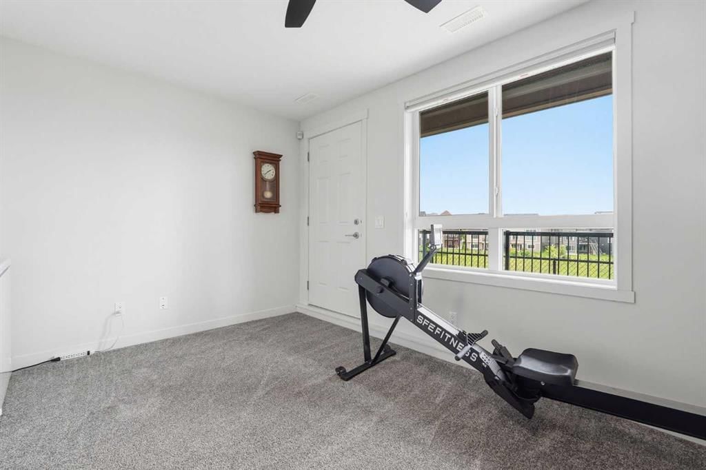 41 Sherwood Lane NW, Calgary — photo 5 of 42
