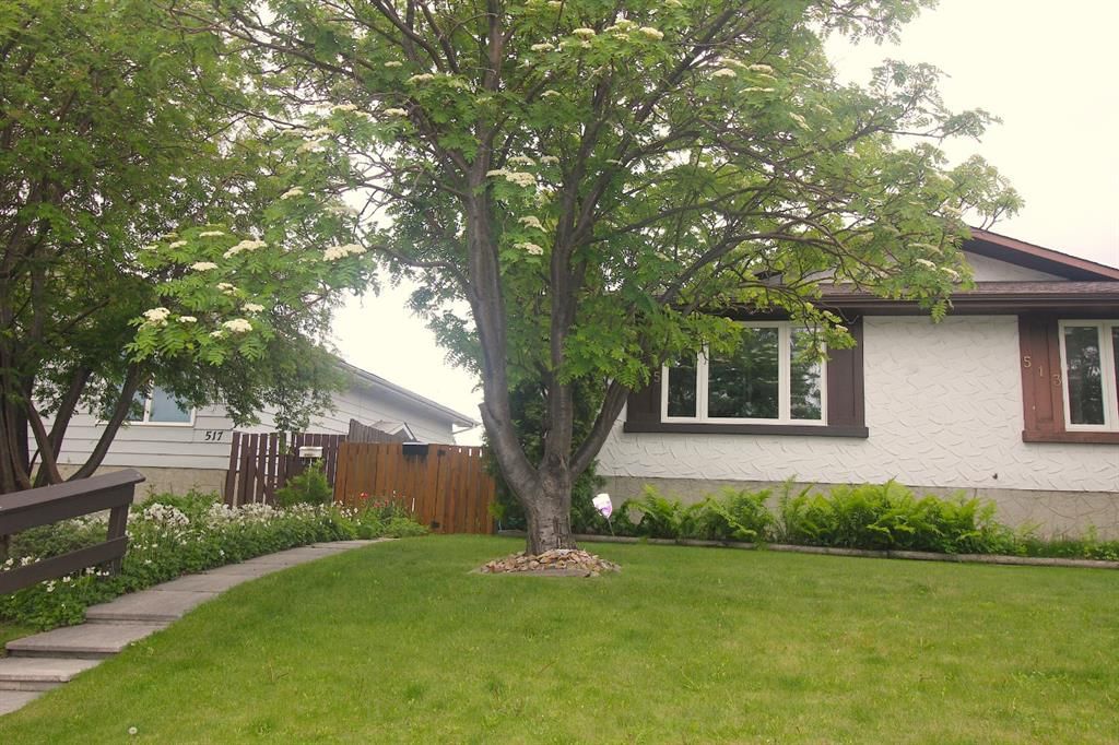 515 Blackthorn Road NE, Calgary — photo 3 of 36