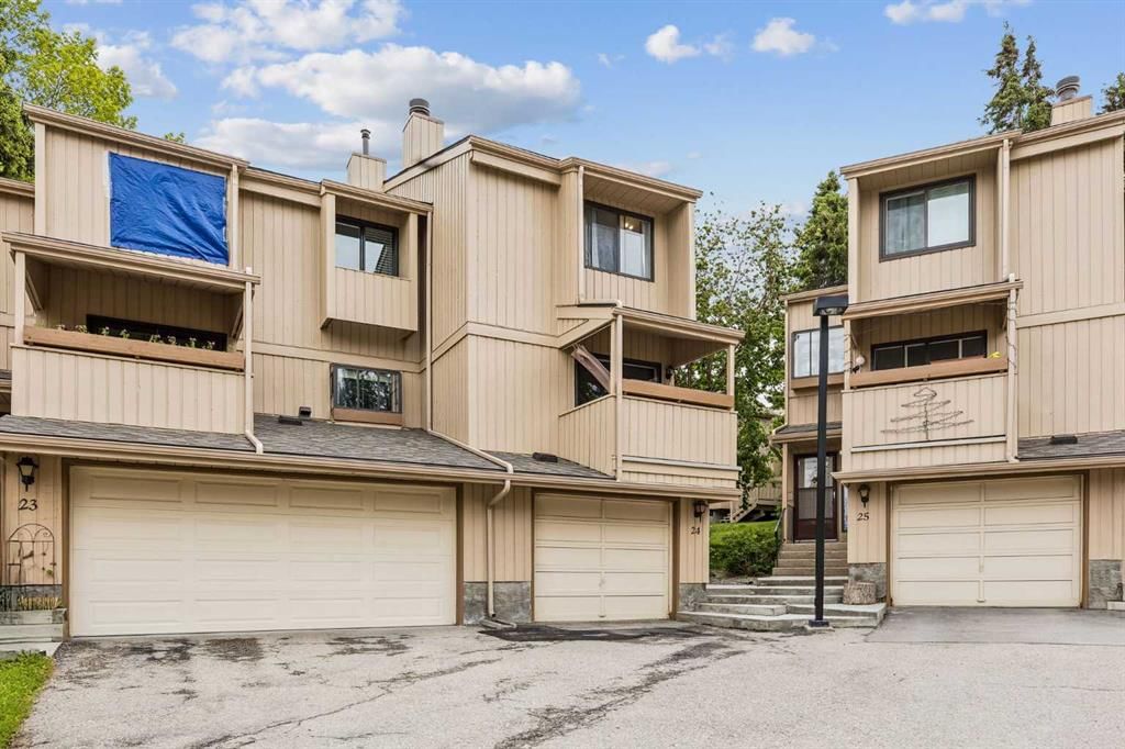 24, 235 Berwick Drive NW, Calgary — photo 2 of 27
