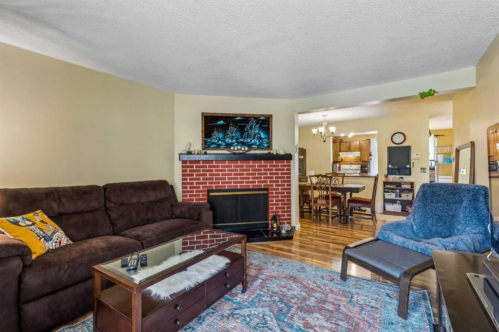 24, 235 Berwick Drive NW, Calgary — photo 3 of 27