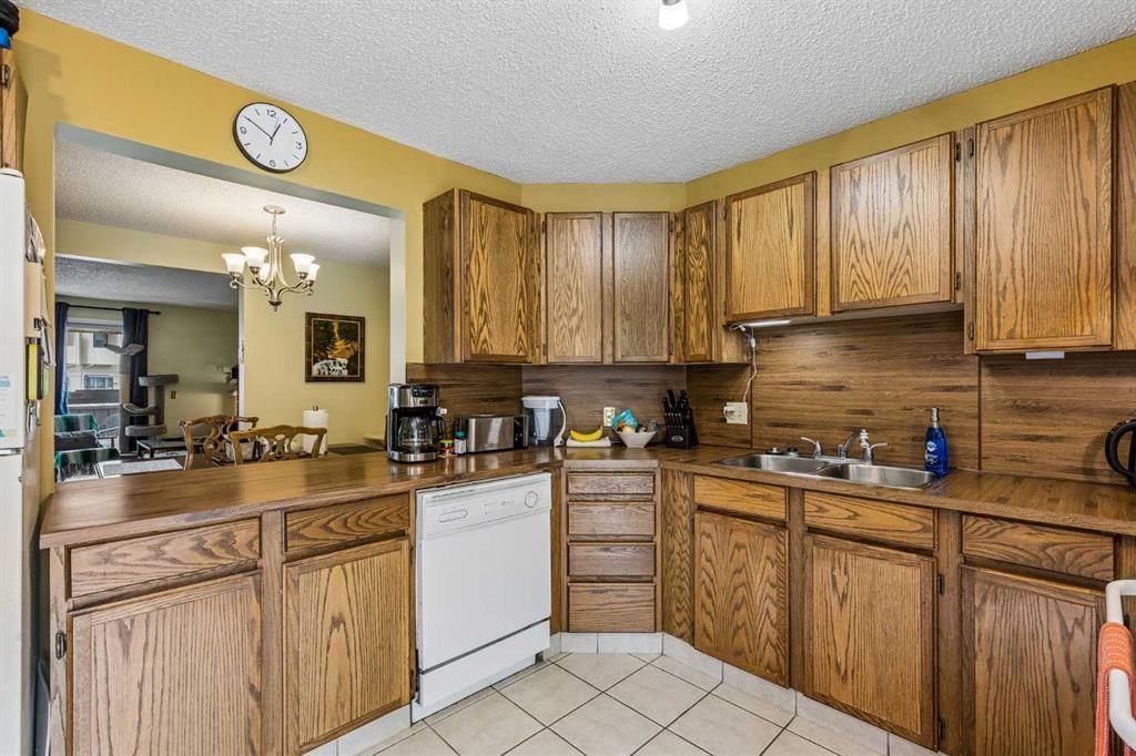 24, 235 Berwick Drive NW, Calgary — photo 4 of 27
