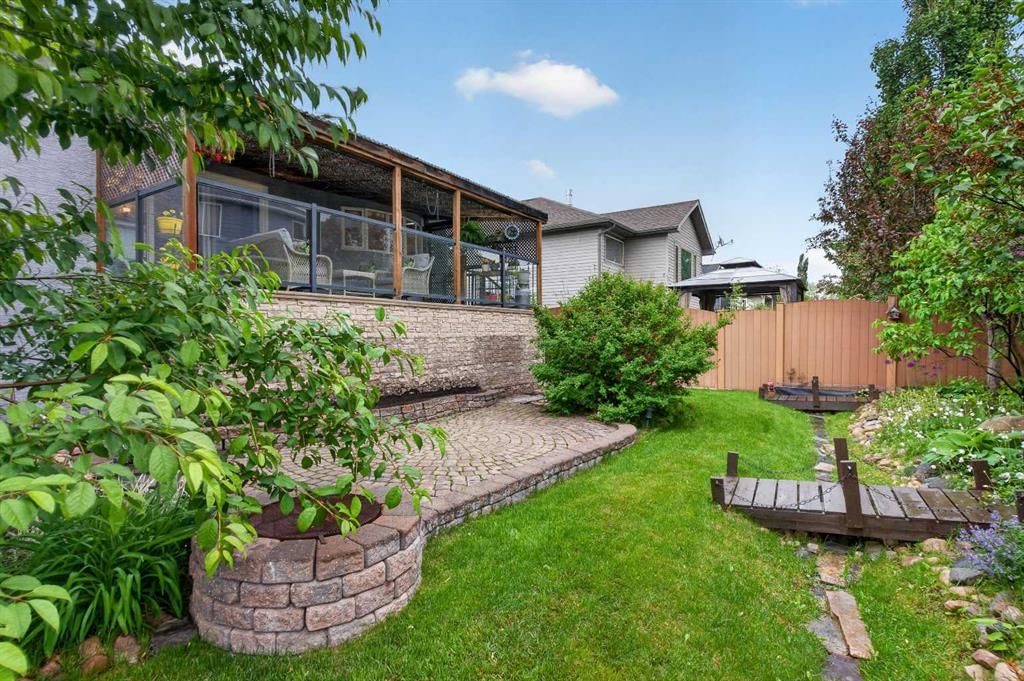 762 Stonehaven Drive, Carstairs — photo 3 of 50