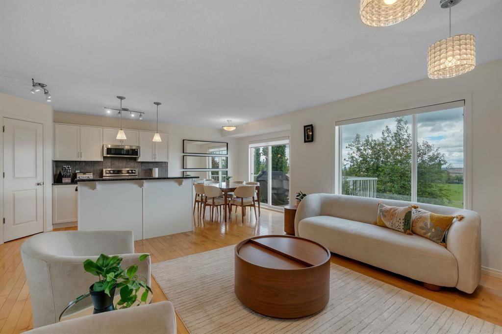 208 Royal Birch Circle NW, Calgary — photo 2 of 50