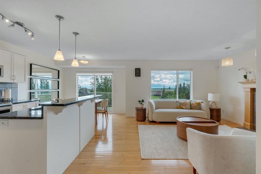 208 Royal Birch Circle NW, Calgary — photo 3 of 50