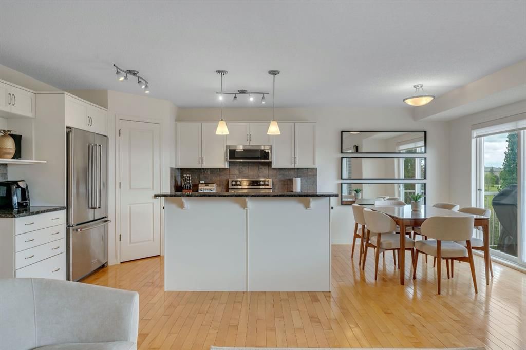 208 Royal Birch Circle NW, Calgary — photo 4 of 50