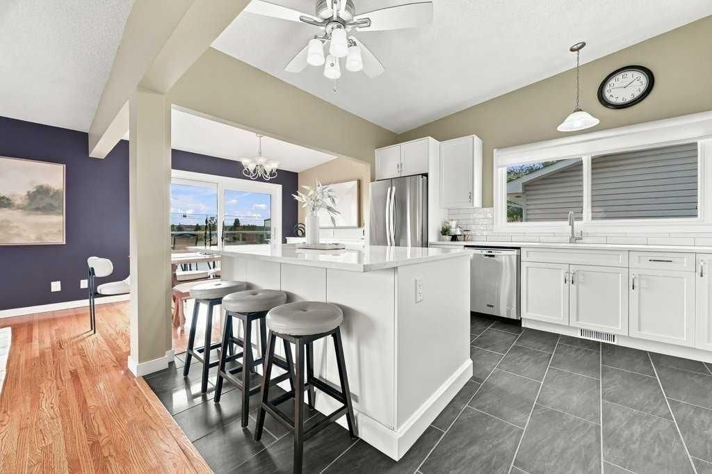 6051 Dalgetty Drive NW, Calgary — main listing photo
