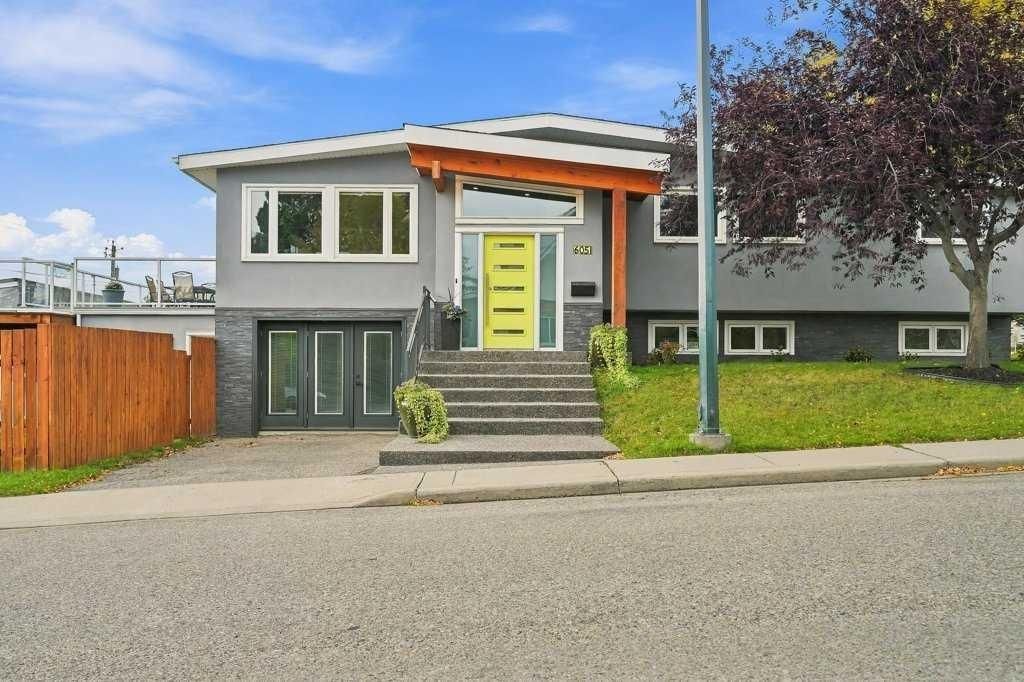 6051 Dalgetty Drive NW, Calgary — photo 3 of 44