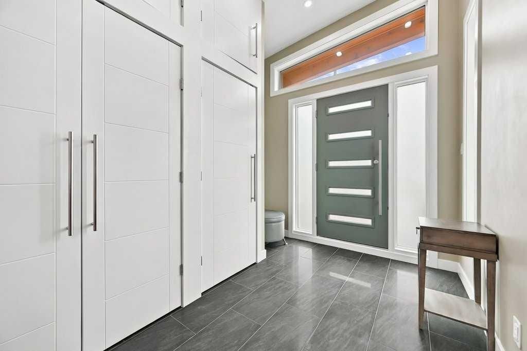 6051 Dalgetty Drive NW, Calgary — photo 5 of 44