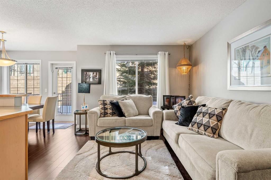 18 Hidden Creek Rise NW, Calgary — photo 4 of 40