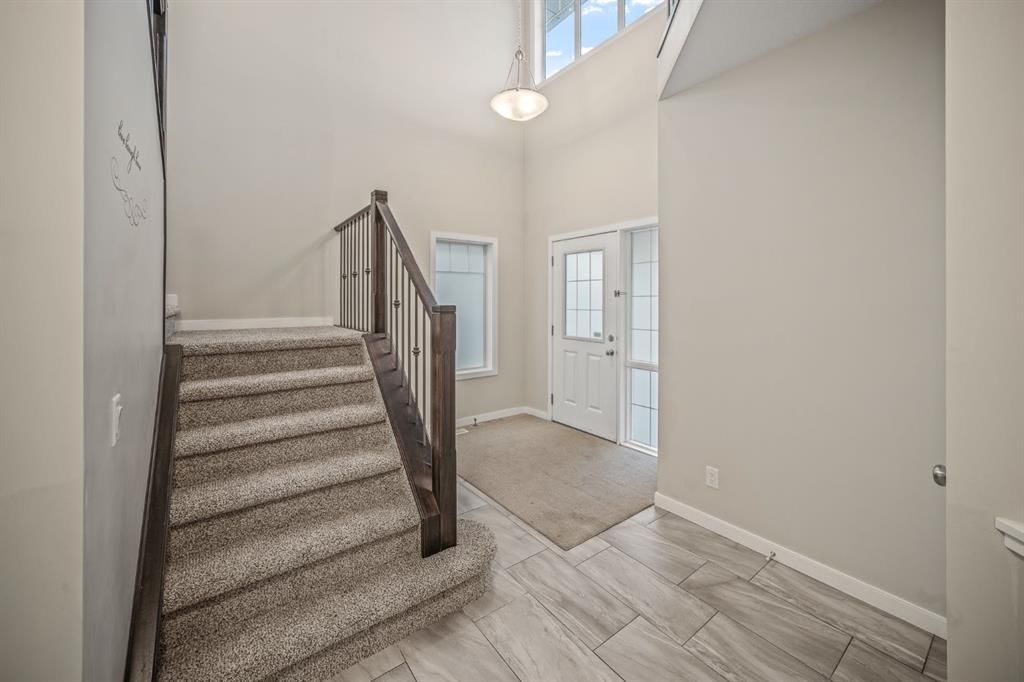 144 Cougar Ridge Manor SW, Calgary — photo 5 of 50