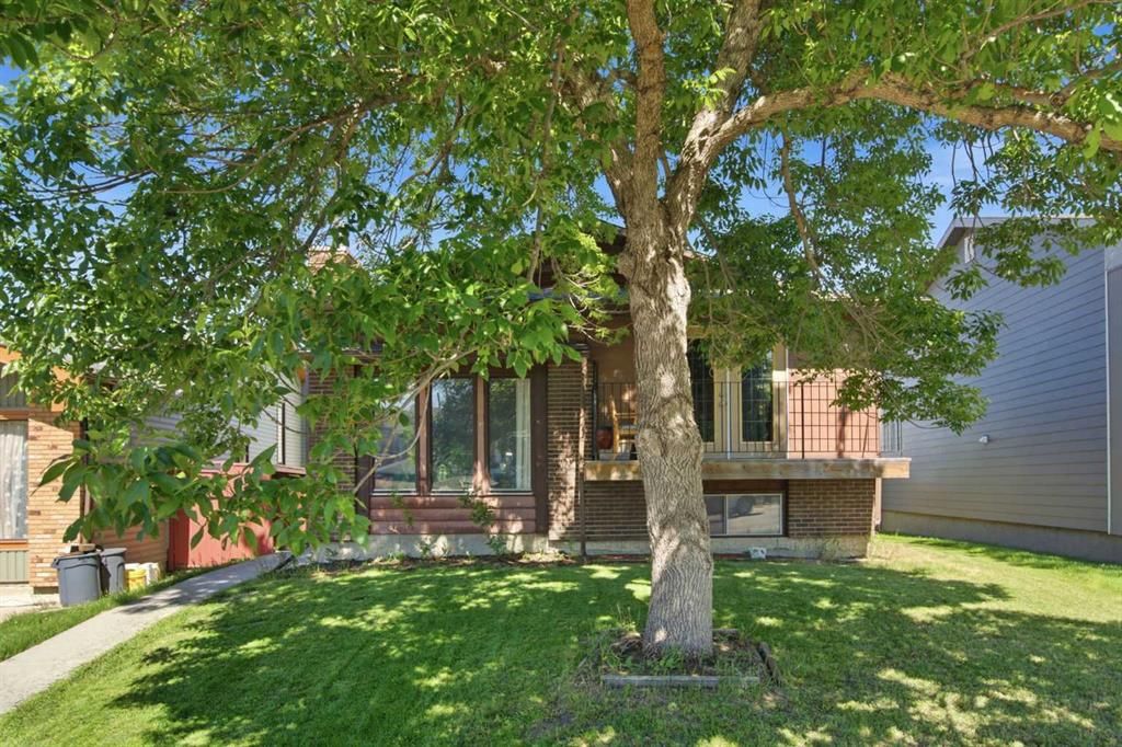 20 Berkshire Court NW, Calgary — photo 3 of 49