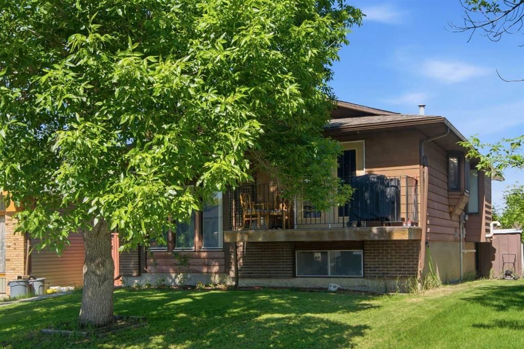 20 Berkshire Court NW, Calgary — photo 4 of 49