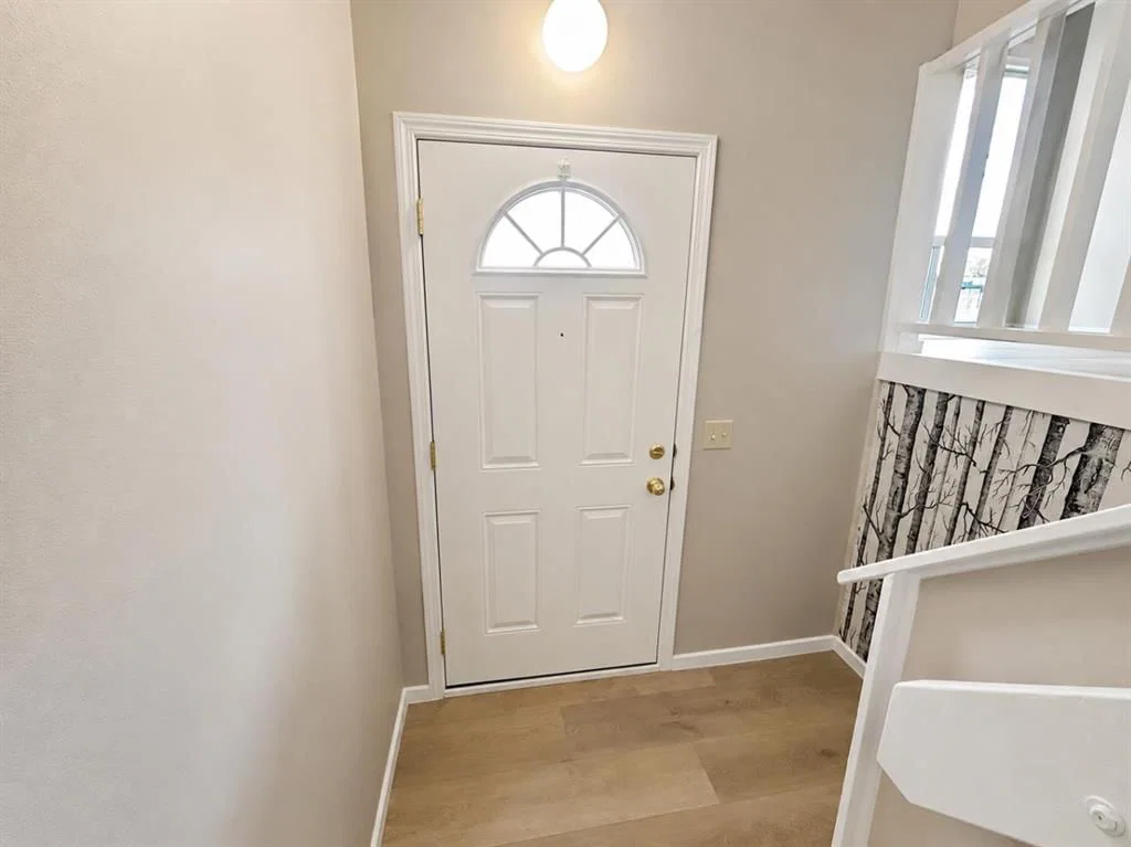 129 Oaktree Lane SW, Calgary — photo 3 of 22